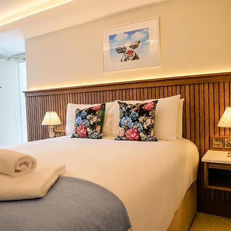 Experience At Main Street - 2 Guest house